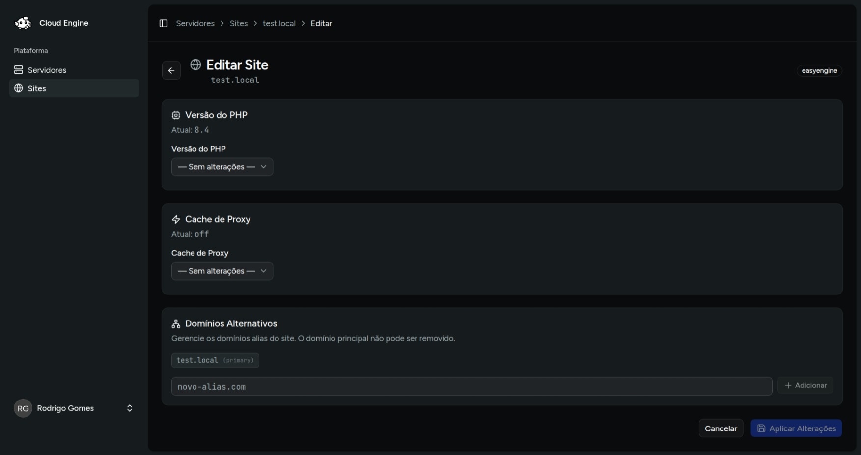 Tela de edição de site com blocos de PHP, cache e aliases